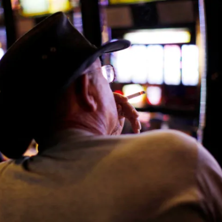 Shareholders urge commercial casinos to reassess indoor smoking